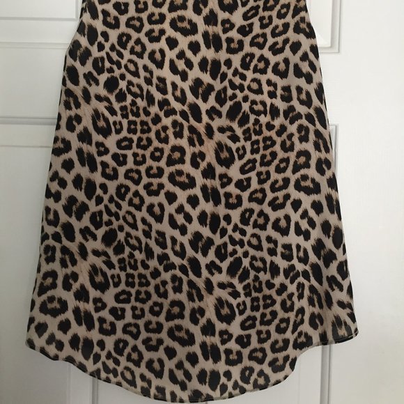 Leopard Front Zip Sleeveless Blouse - Picture 3 of 3